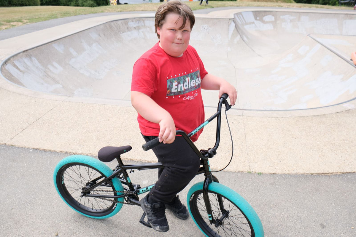 Suprising a kid with a brand new free bike